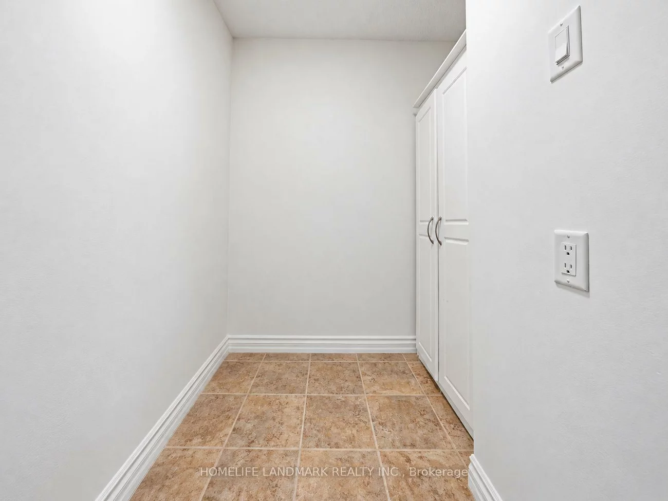260, Davis, Central Newmarket, Newmarket