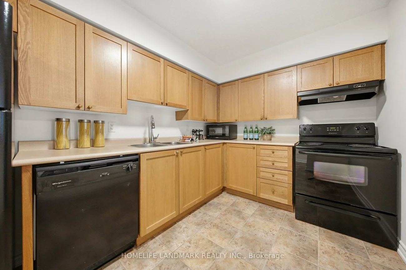 260, Davis, Central Newmarket, Newmarket