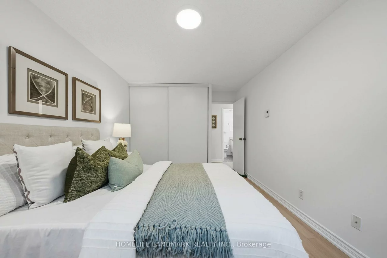 260, Davis, Central Newmarket, Newmarket