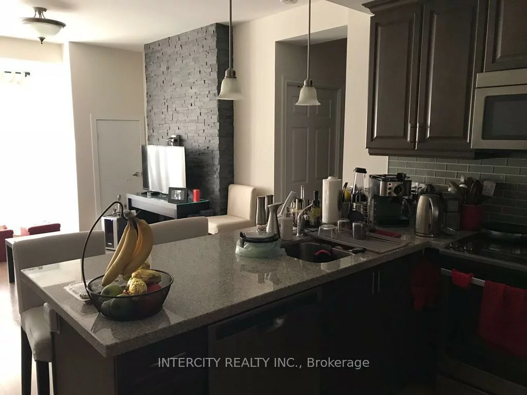 73, Washington, 1002 - CO Central, Oakville