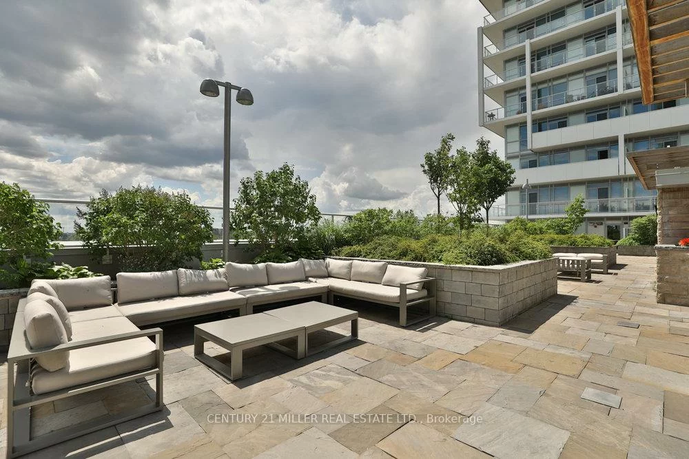 65, Speers, 1014 - QE Queen Elizabeth, Oakville