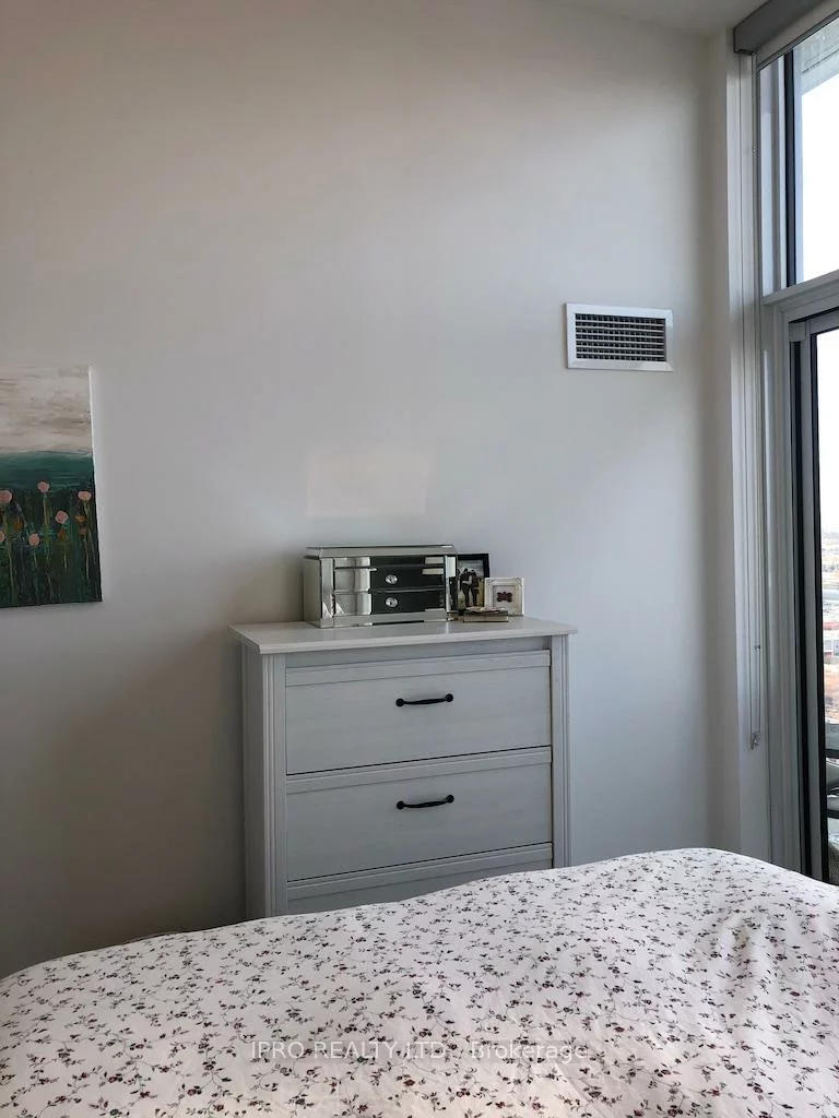 55, Speers, 1014 - QE Queen Elizabeth, Oakville