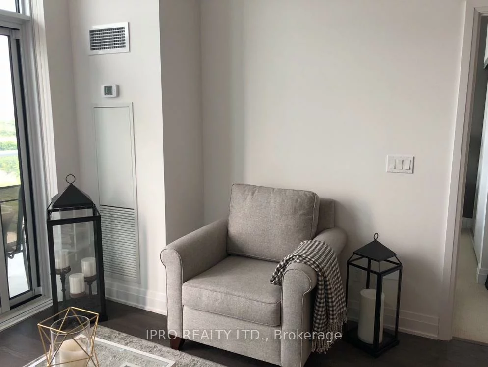 55, Speers, 1014 - QE Queen Elizabeth, Oakville