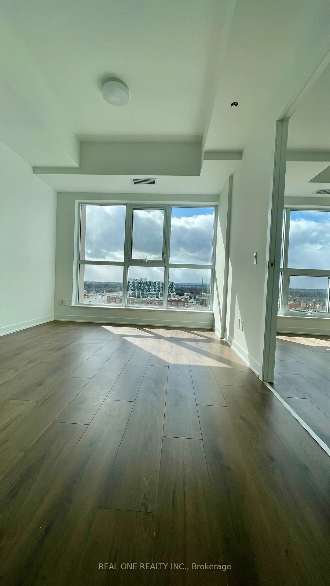 405, dundas, 1008 - GO Glenorchy, Oakville