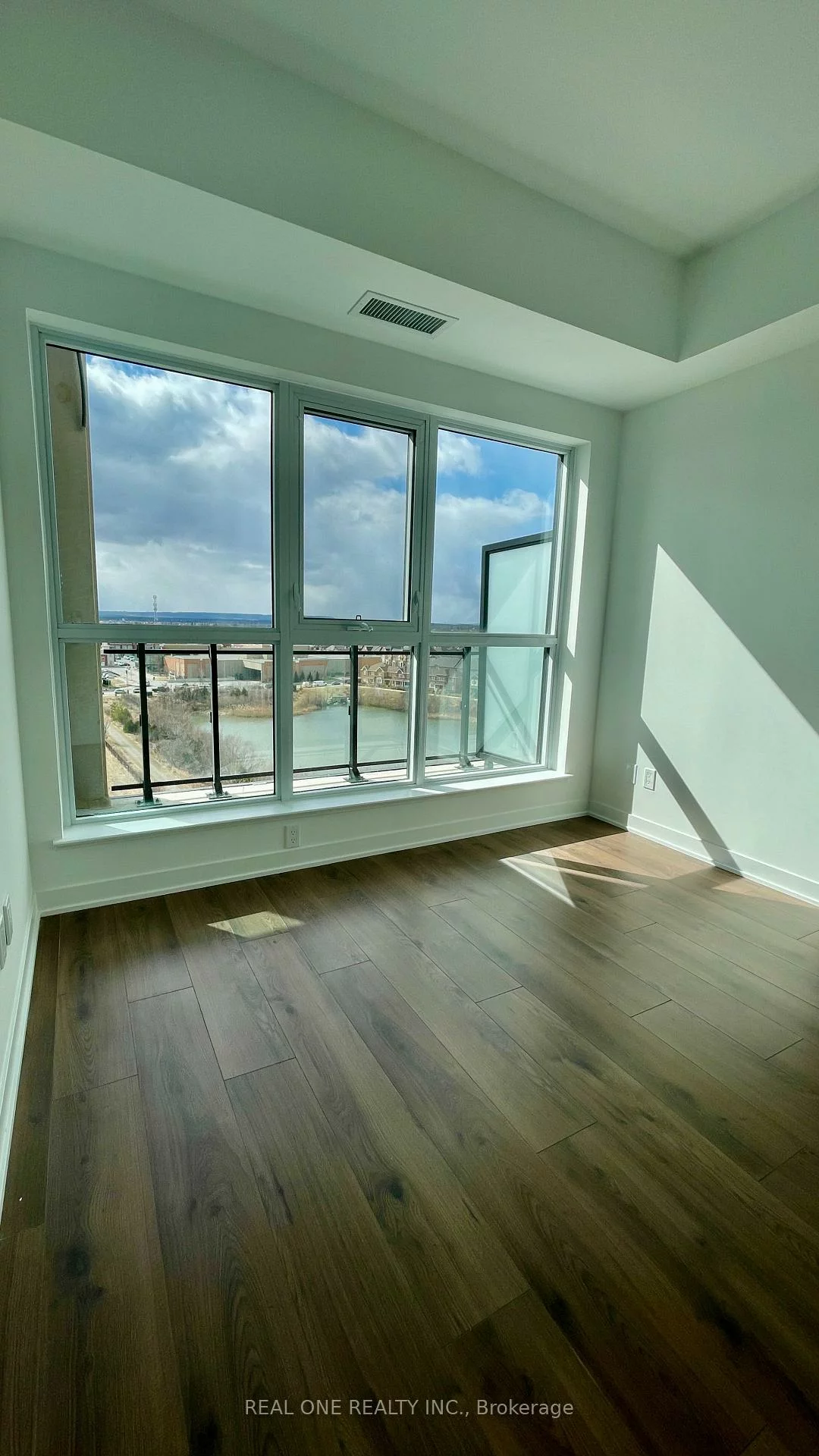 405, dundas, 1008 - GO Glenorchy, Oakville