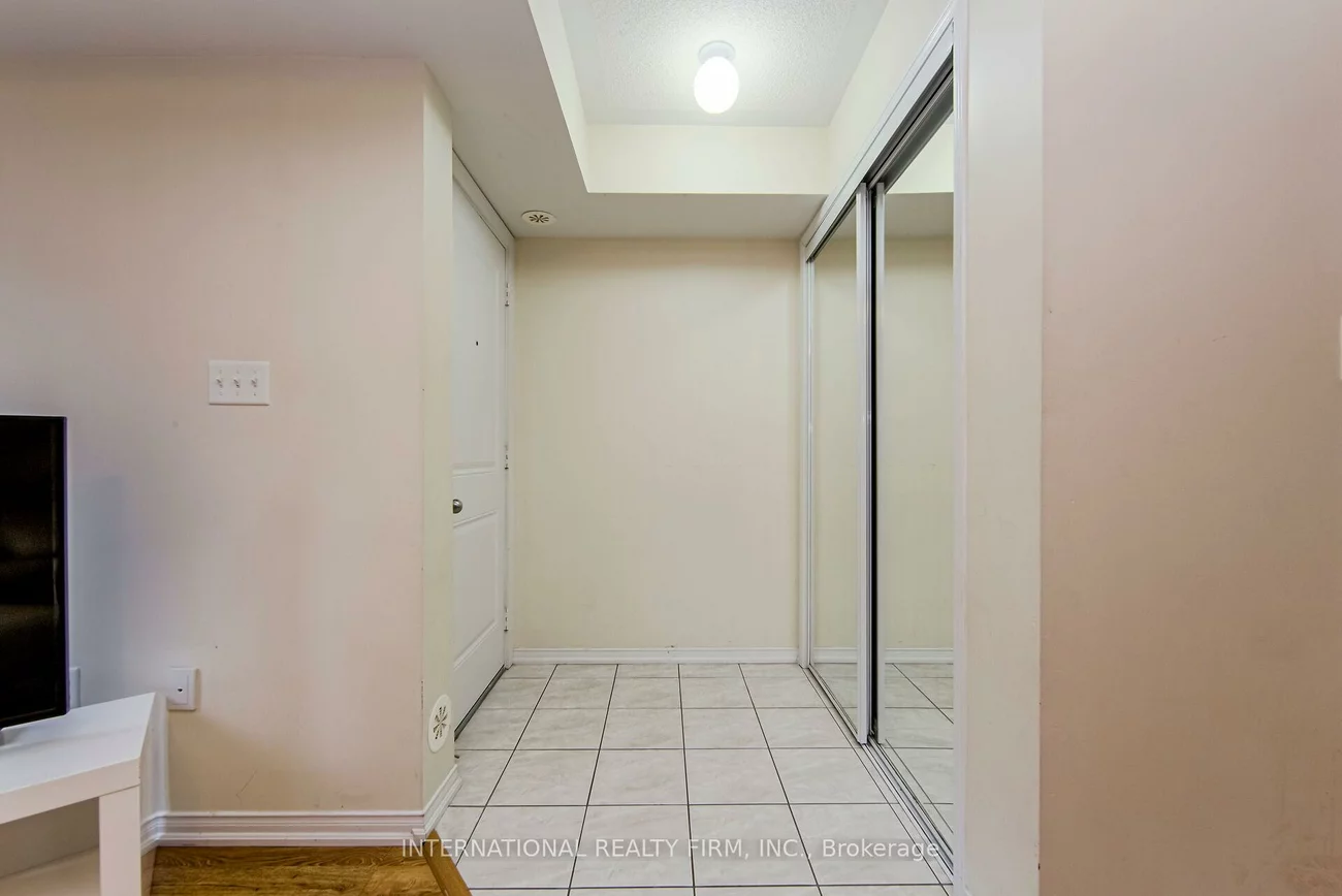 2488, Post, 1015 - RO River Oaks, Oakville