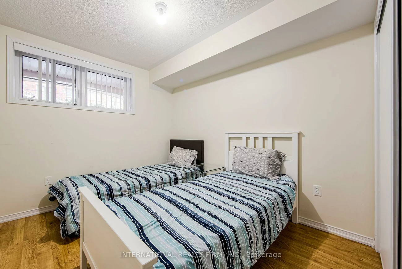 2488, Post, 1015 - RO River Oaks, Oakville