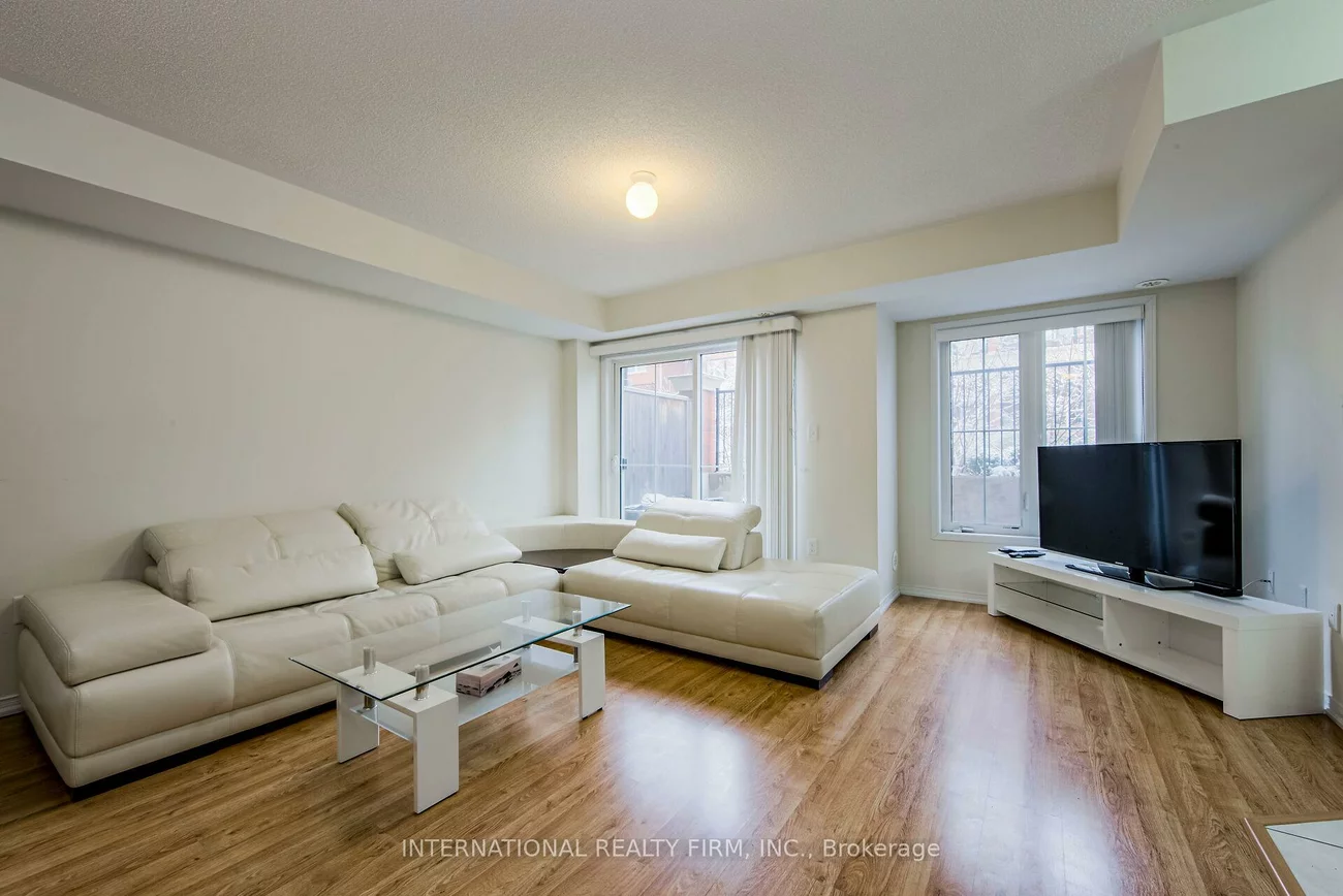 2488, Post, 1015 - RO River Oaks, Oakville