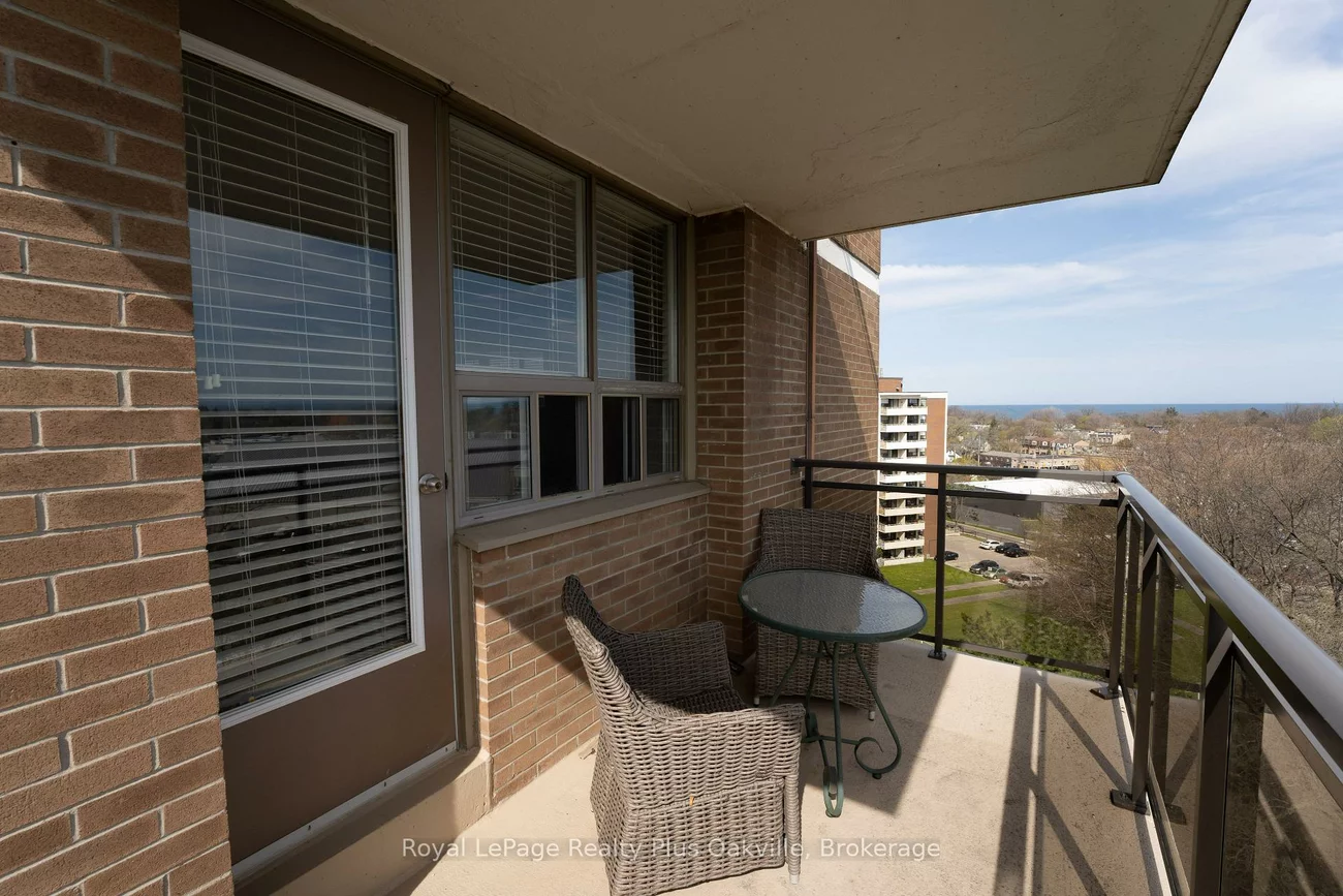 212, Kerr, 1002 - CO Central, Oakville