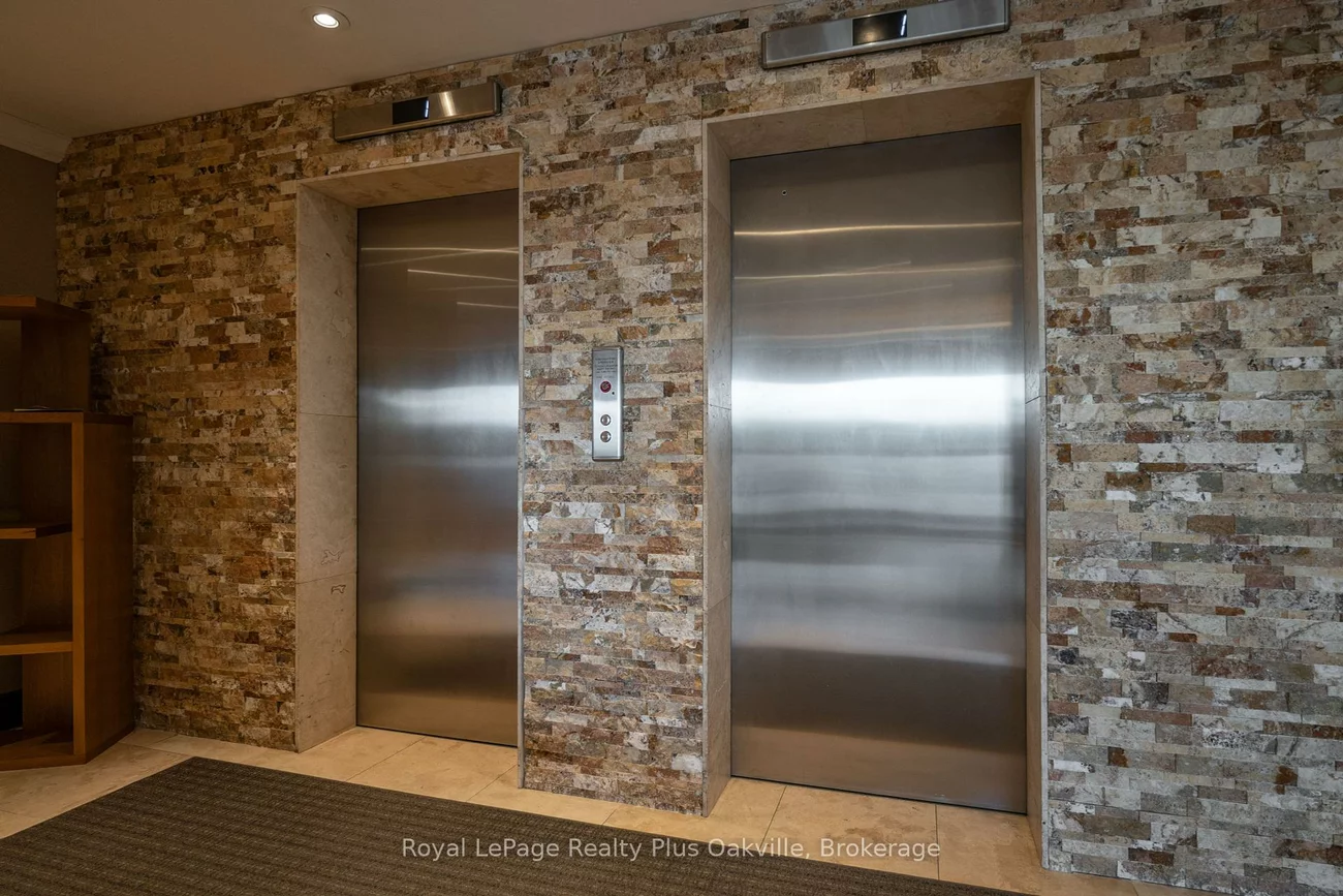 212, Kerr, 1002 - CO Central, Oakville