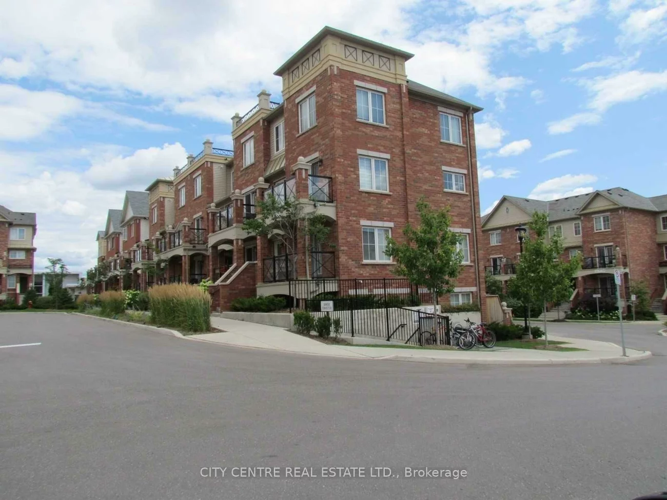 2484, Post, 1015 - RO River Oaks, Oakville