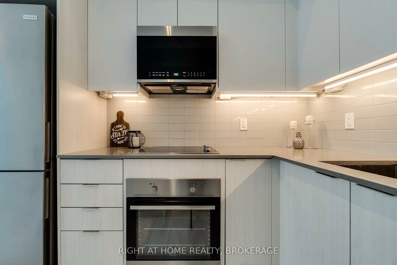 2485, Taunton, 1015 - RO River Oaks, Oakville