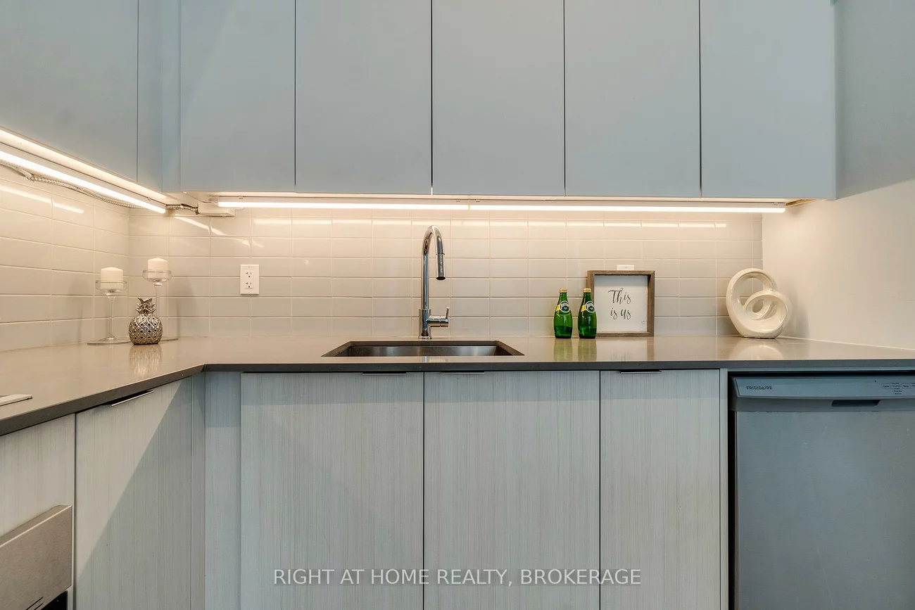 2485, Taunton, 1015 - RO River Oaks, Oakville