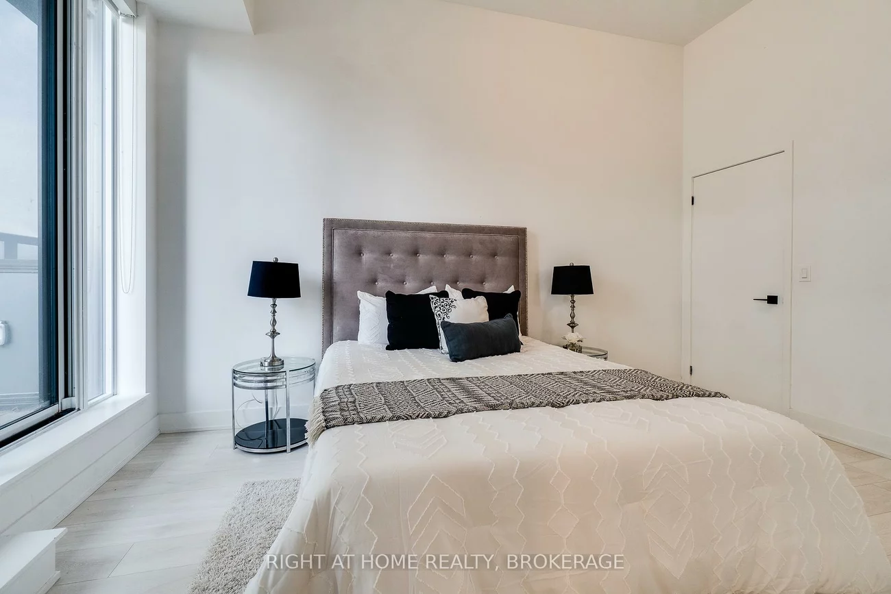 2485, Taunton, 1015 - RO River Oaks, Oakville