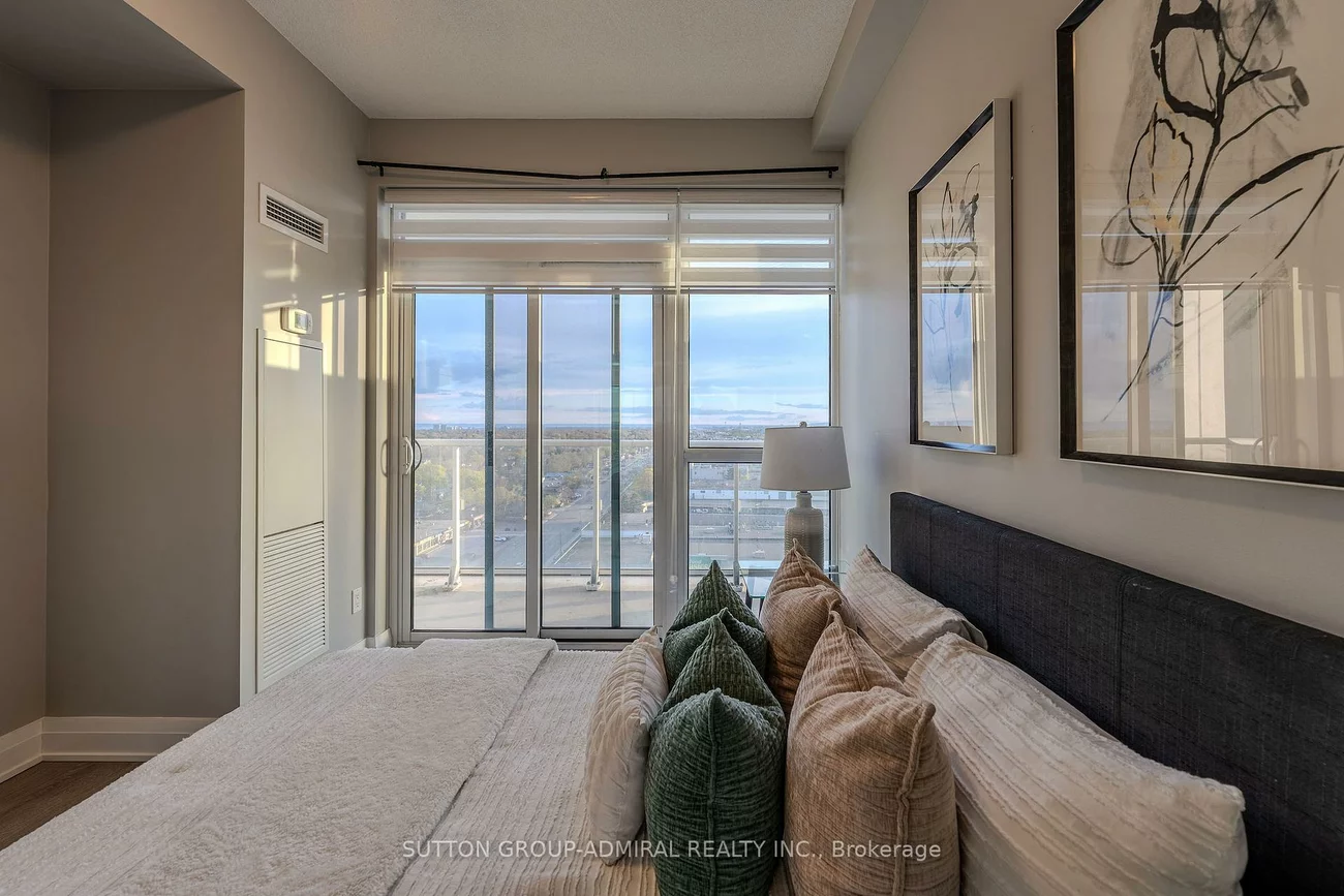 55, Speers, 1014 - QE Queen Elizabeth, Oakville