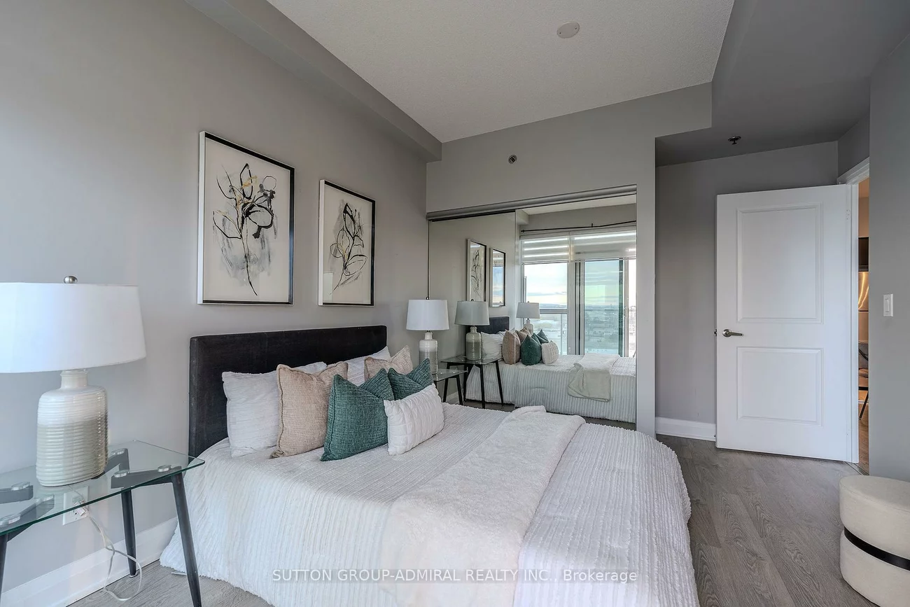55, Speers, 1014 - QE Queen Elizabeth, Oakville