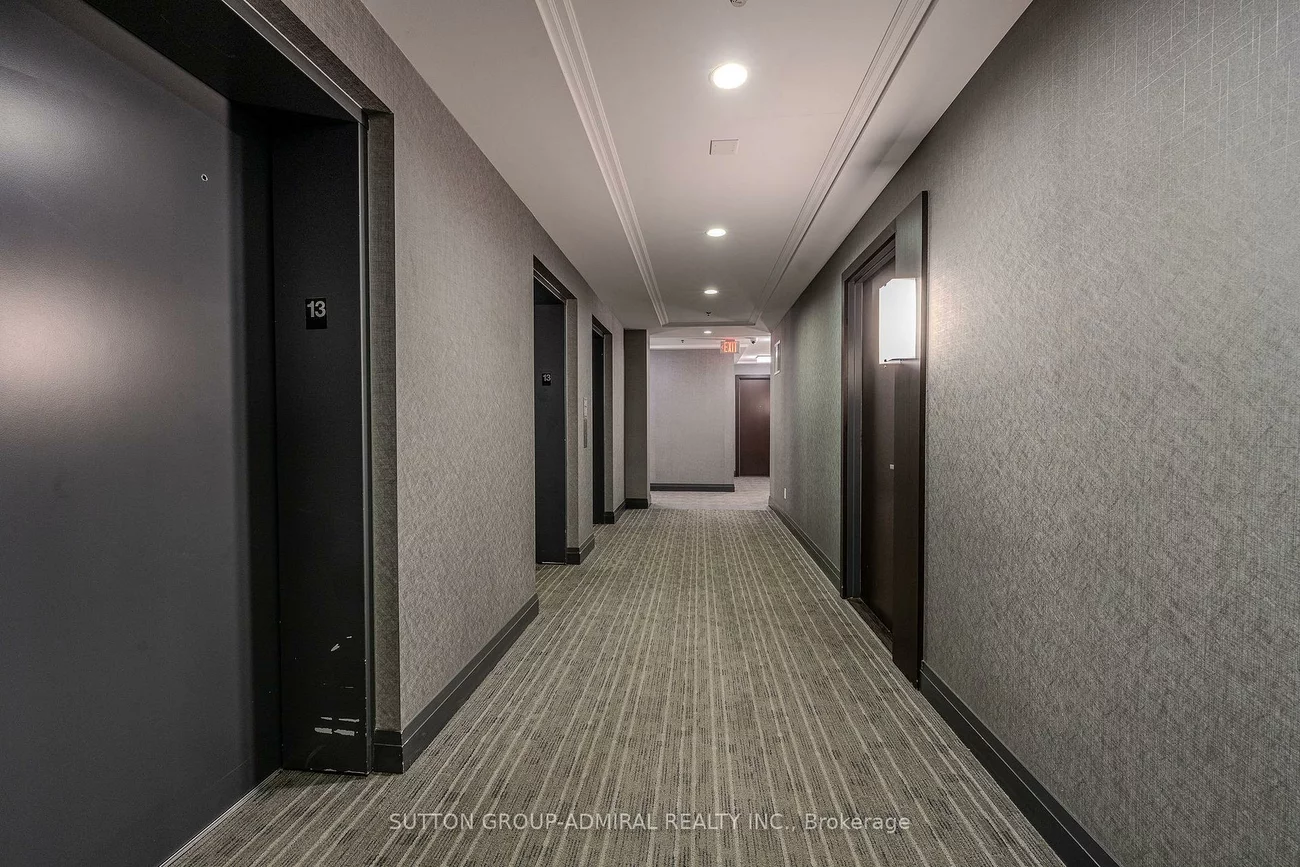 55, Speers, 1014 - QE Queen Elizabeth, Oakville