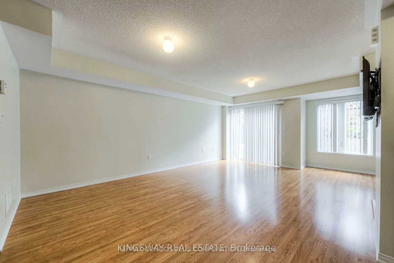 2488, Post, 1015 - RO River Oaks, Oakville