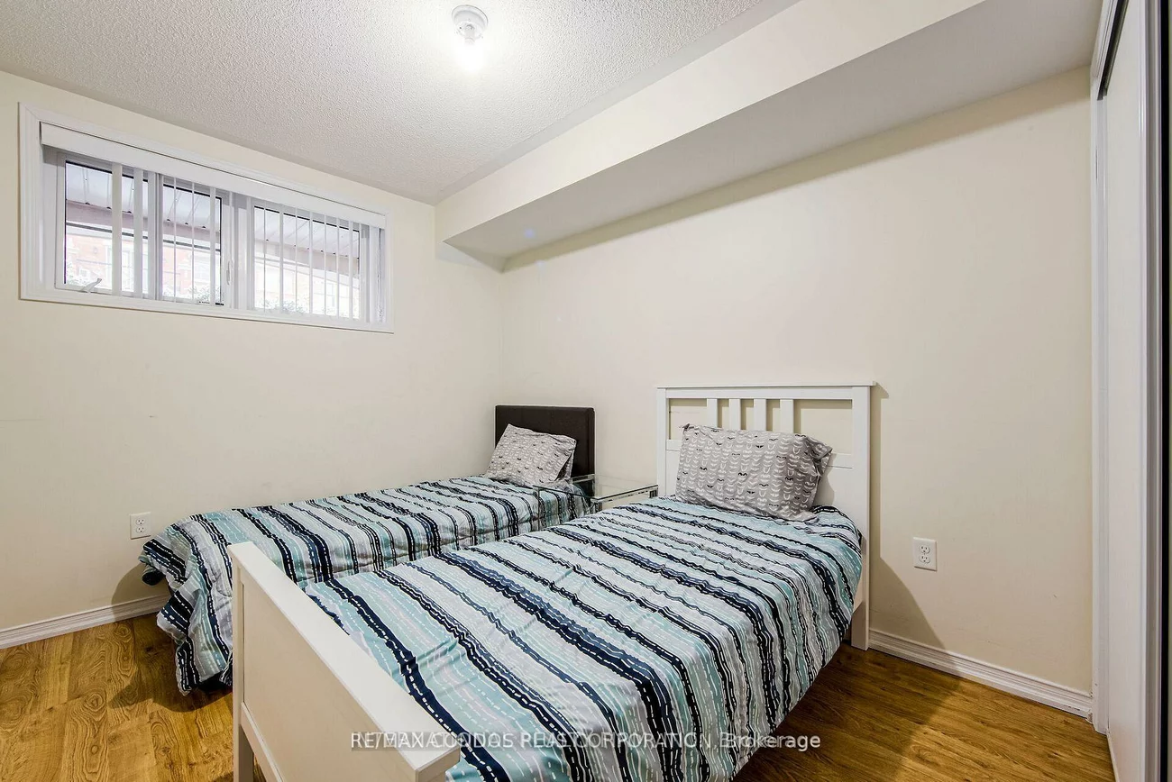 2488, Post, 1015 - RO River Oaks, Oakville