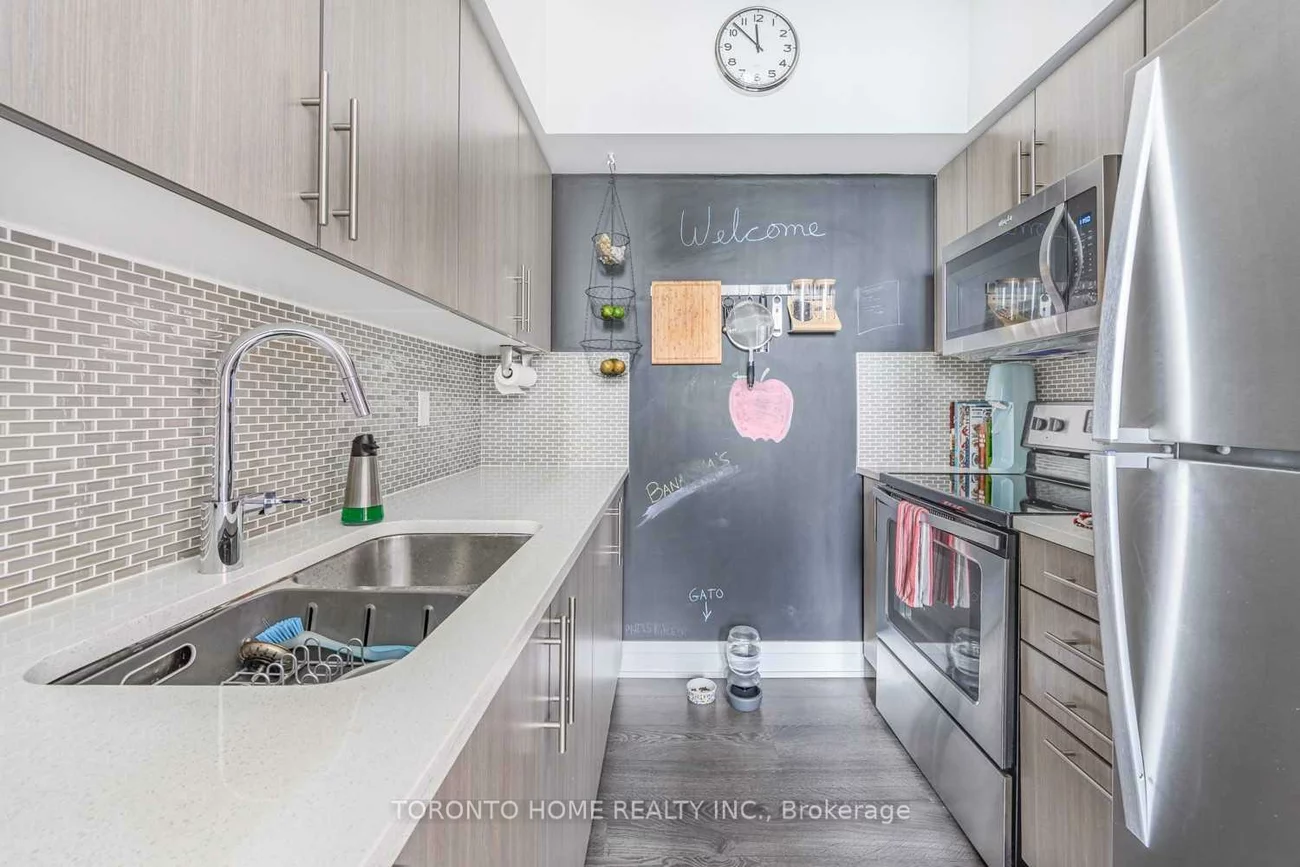 55, Speers, 1014 - QE Queen Elizabeth, Oakville
