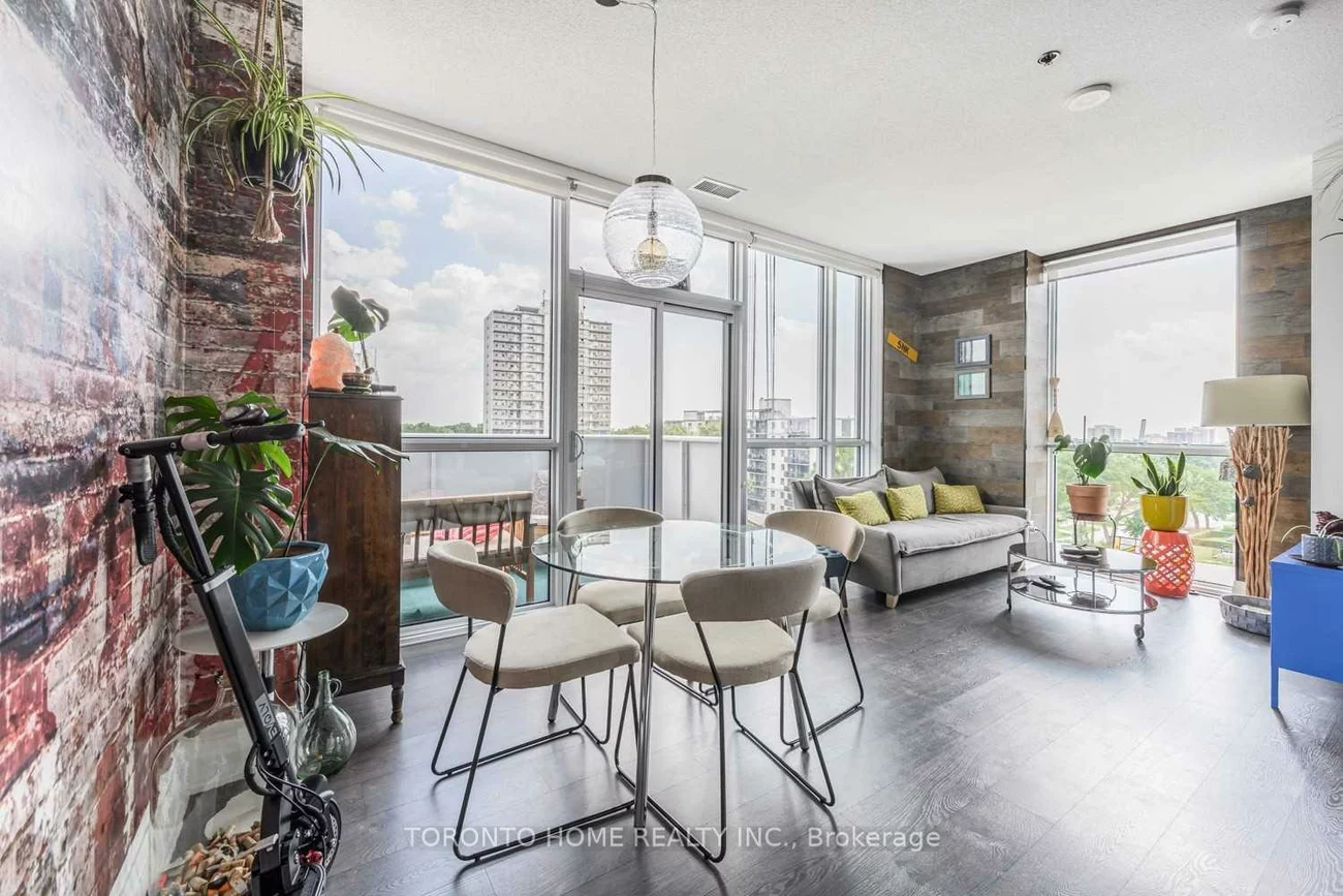 55, Speers, 1014 - QE Queen Elizabeth, Oakville