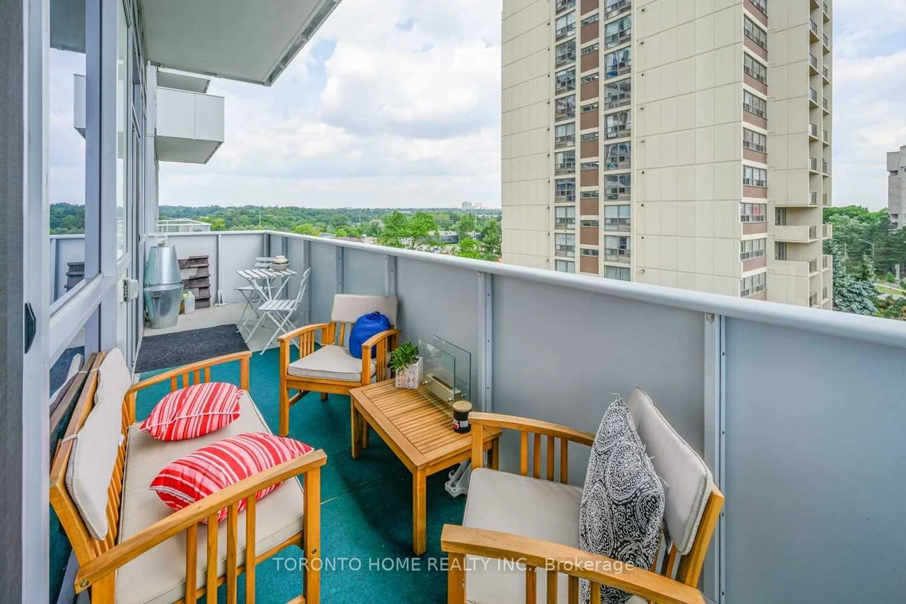 55, Speers, 1014 - QE Queen Elizabeth, Oakville