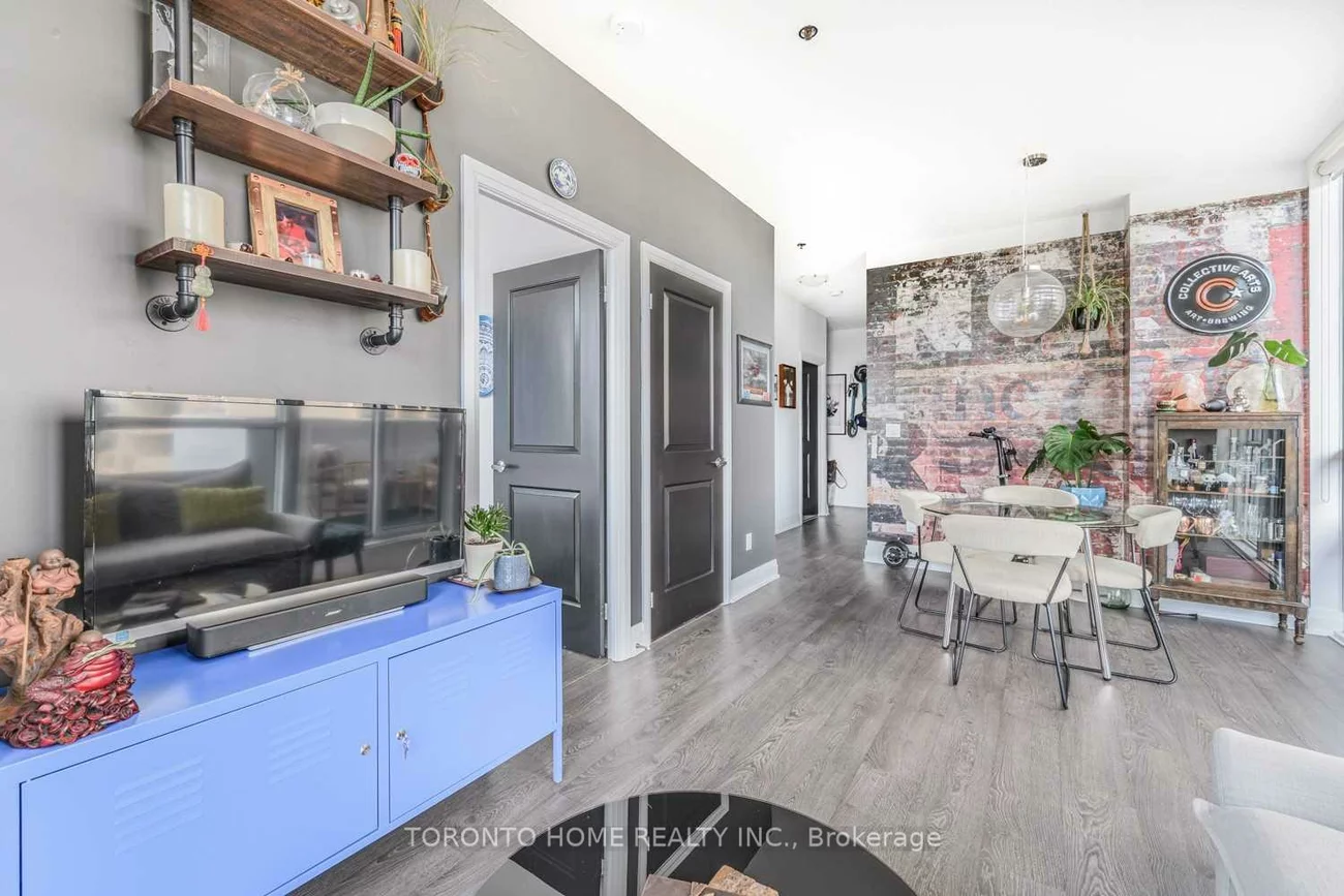 55, Speers, 1014 - QE Queen Elizabeth, Oakville