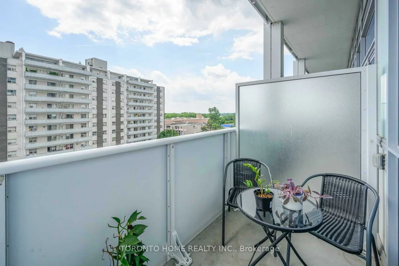 55, Speers, 1014 - QE Queen Elizabeth, Oakville