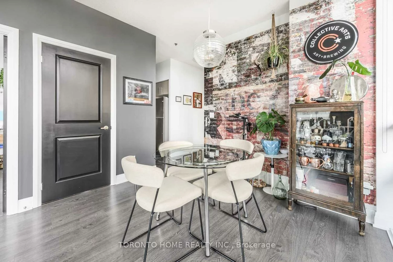 55, Speers, 1014 - QE Queen Elizabeth, Oakville