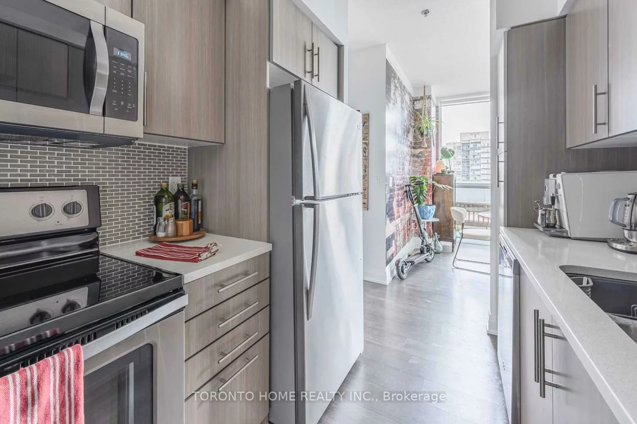 55, Speers, 1014 - QE Queen Elizabeth, Oakville