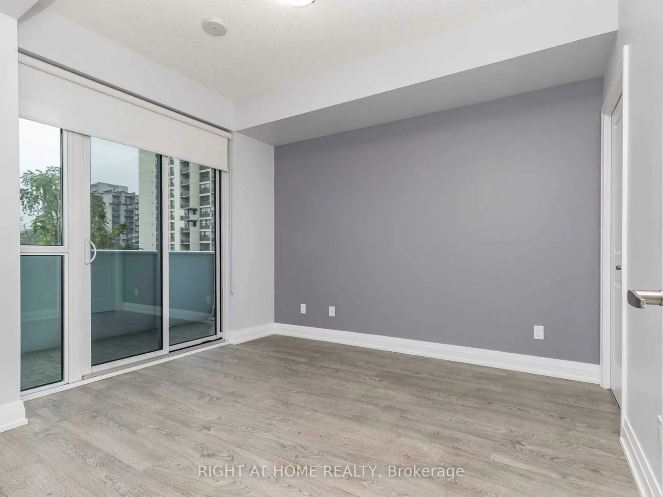 65, Speers, 1014 - QE Queen Elizabeth, Oakville