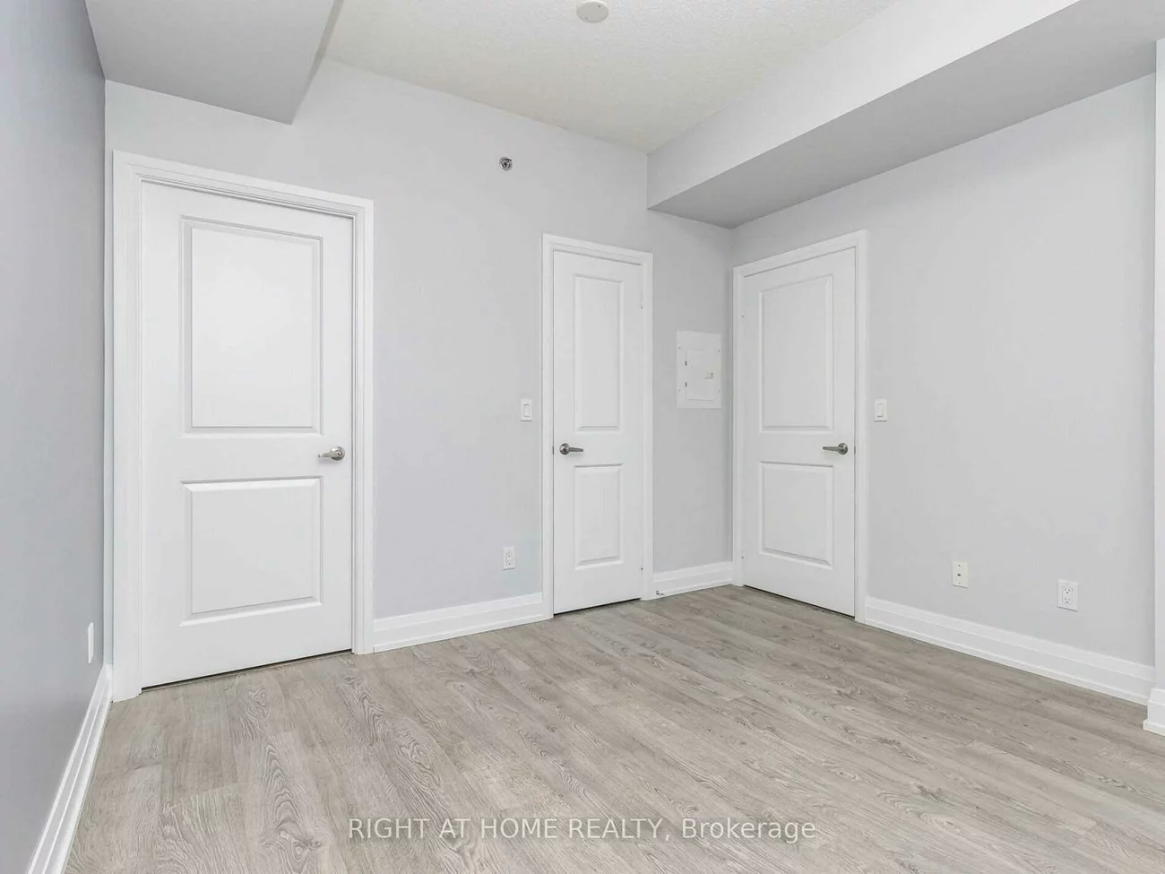 65, Speers, 1014 - QE Queen Elizabeth, Oakville