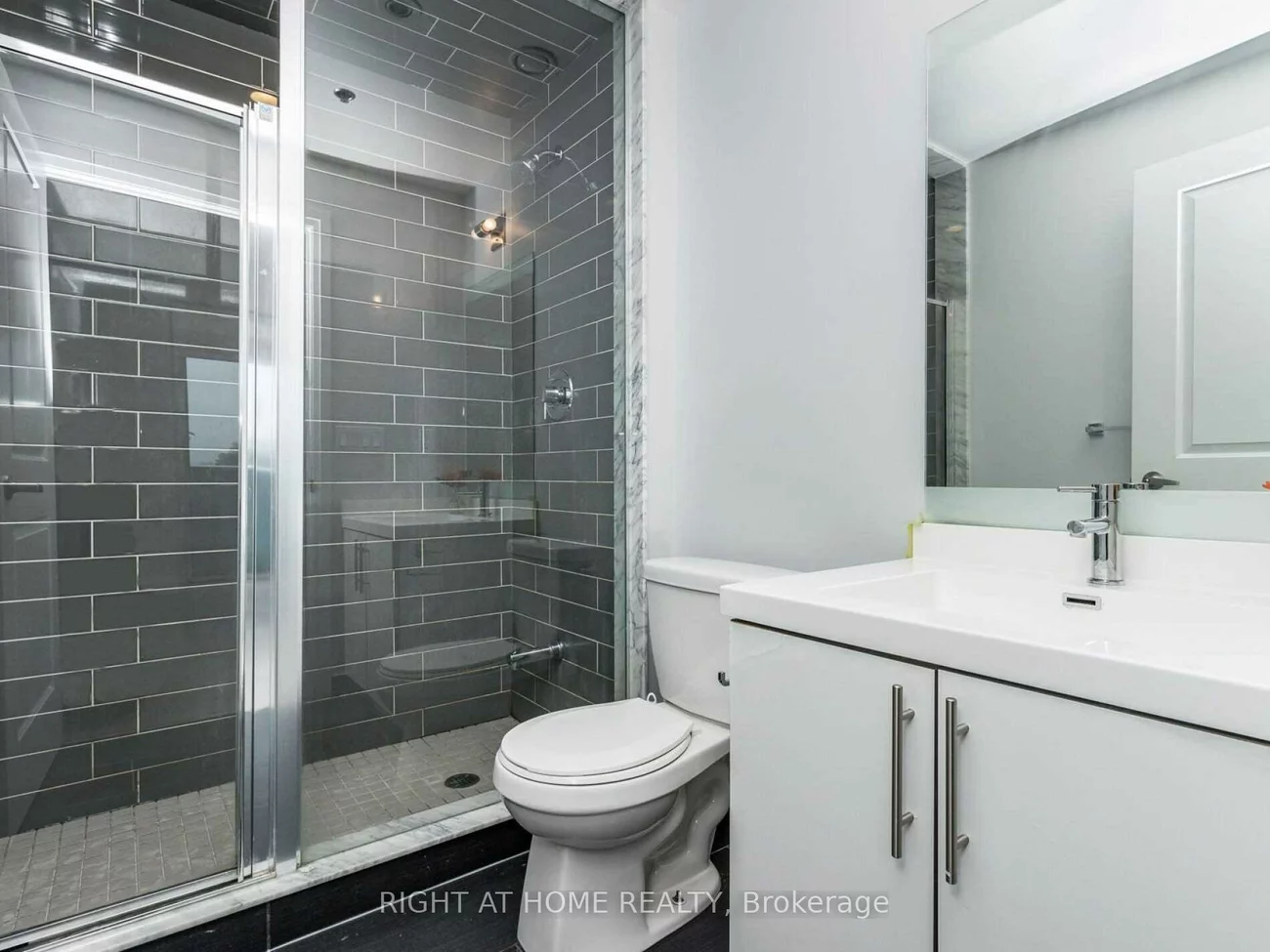 65, Speers, 1014 - QE Queen Elizabeth, Oakville