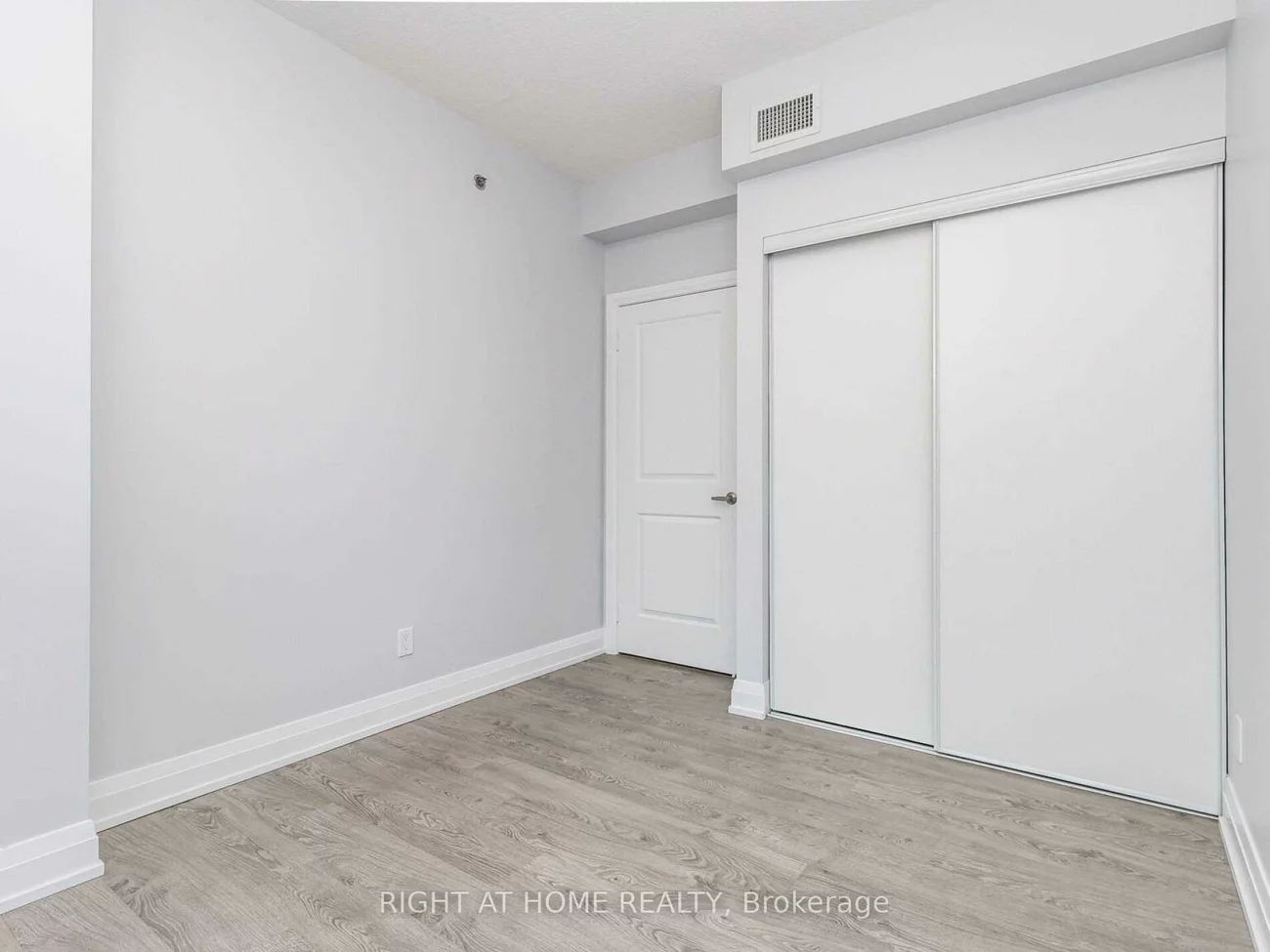 65, Speers, 1014 - QE Queen Elizabeth, Oakville