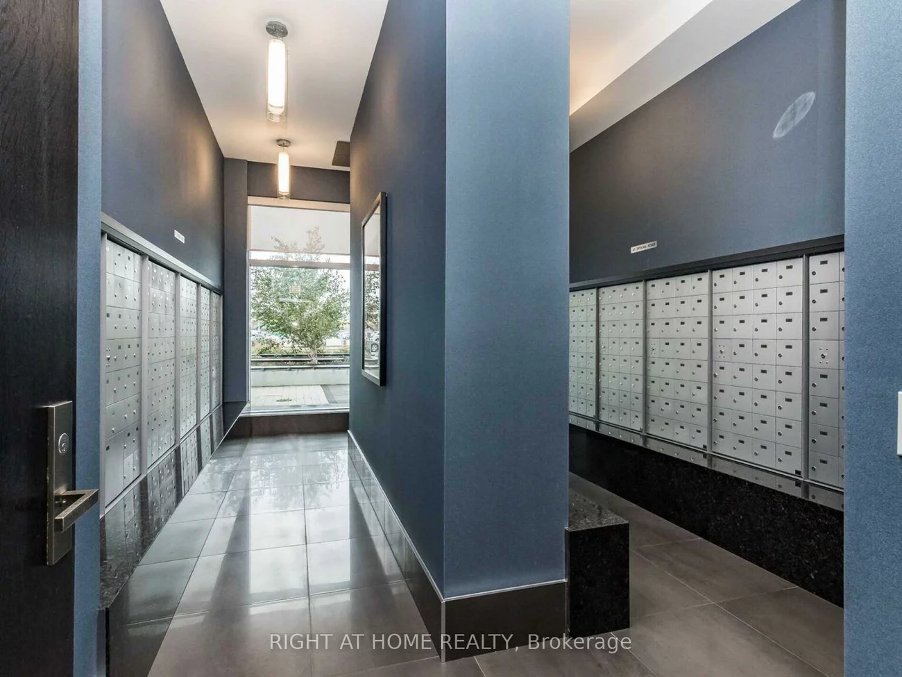 65, Speers, 1014 - QE Queen Elizabeth, Oakville