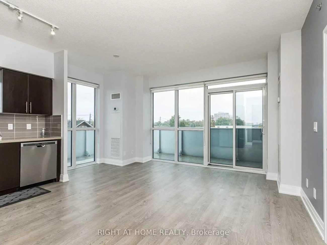 65, Speers, 1014 - QE Queen Elizabeth, Oakville