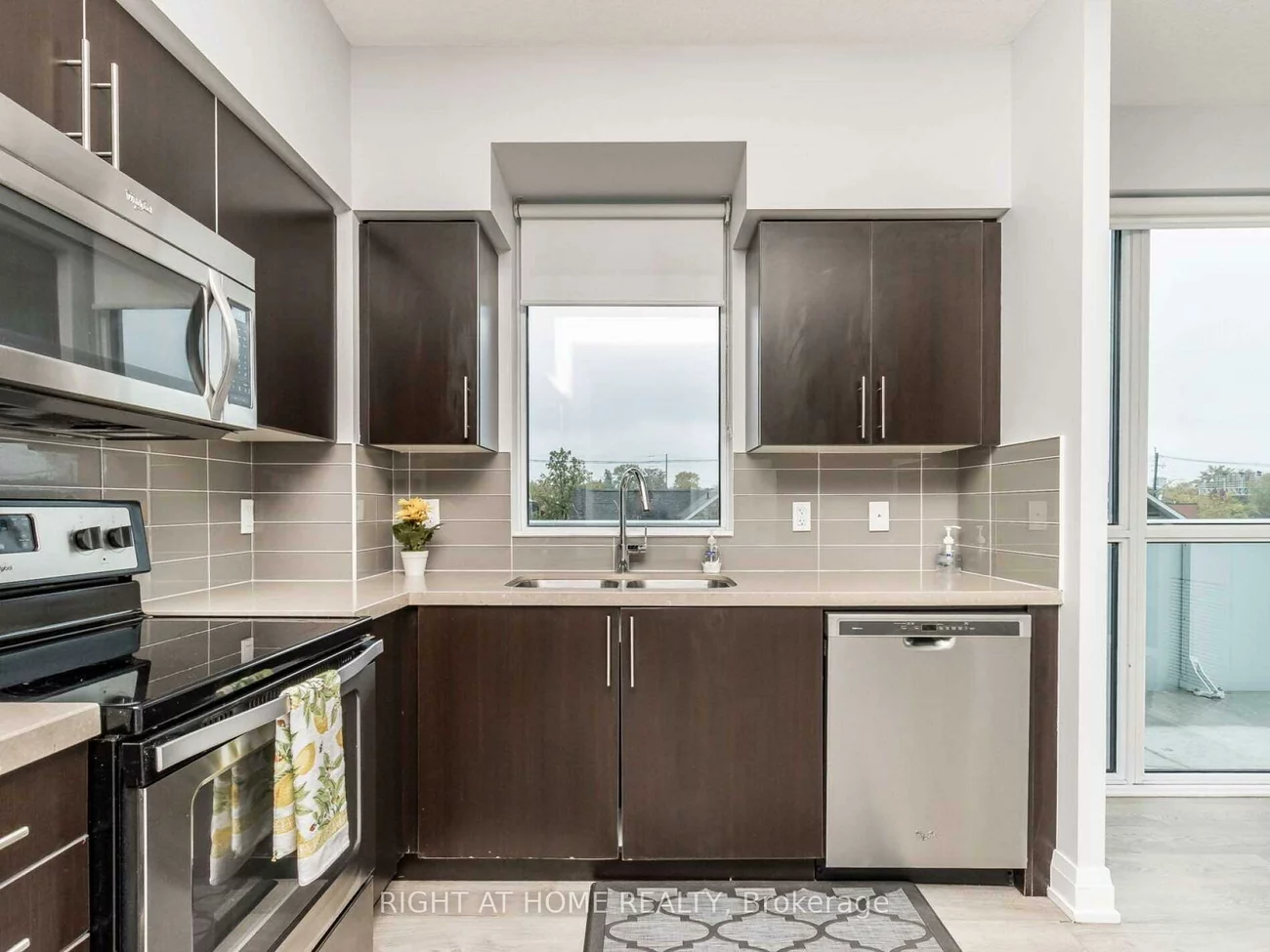 65, Speers, 1014 - QE Queen Elizabeth, Oakville
