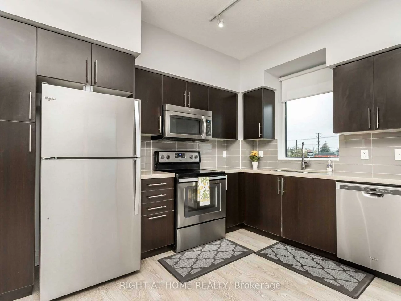 65, Speers, 1014 - QE Queen Elizabeth, Oakville