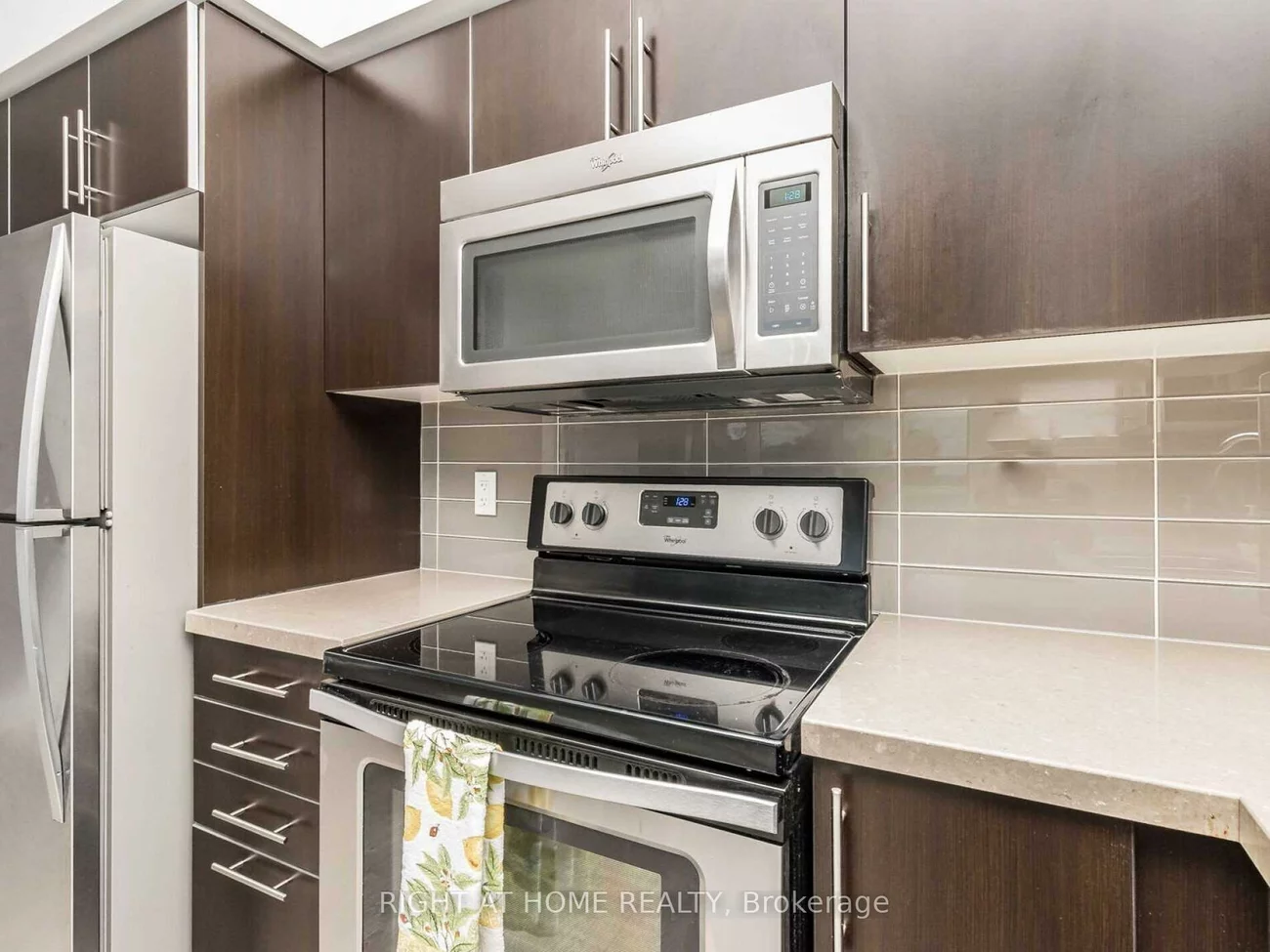 65, Speers, 1014 - QE Queen Elizabeth, Oakville