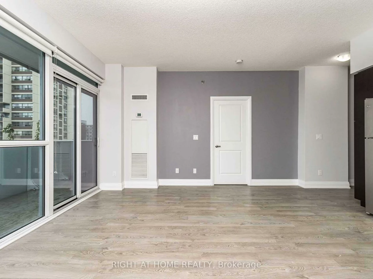 65, Speers, 1014 - QE Queen Elizabeth, Oakville