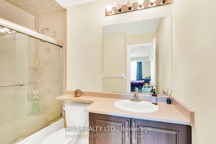 216, Oak Park, 1015 - RO River Oaks, Oakville