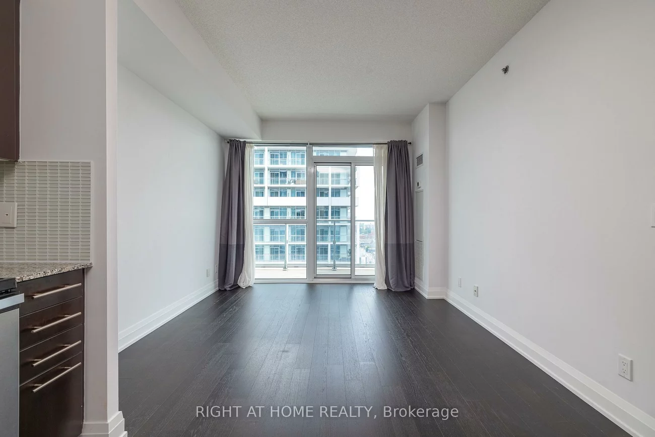 65, Speers, 1014 - QE Queen Elizabeth, Oakville
