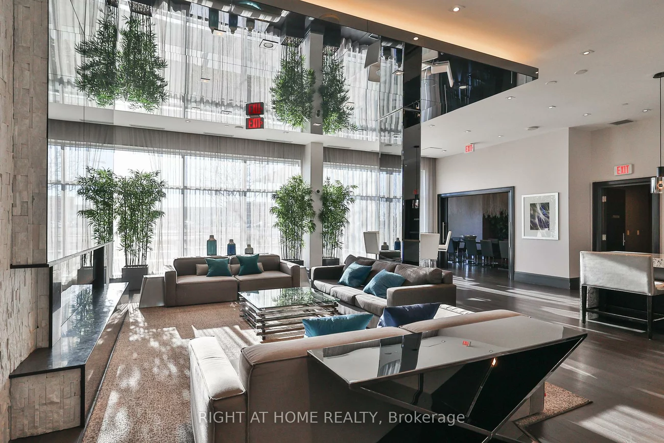 65, Speers, 1014 - QE Queen Elizabeth, Oakville