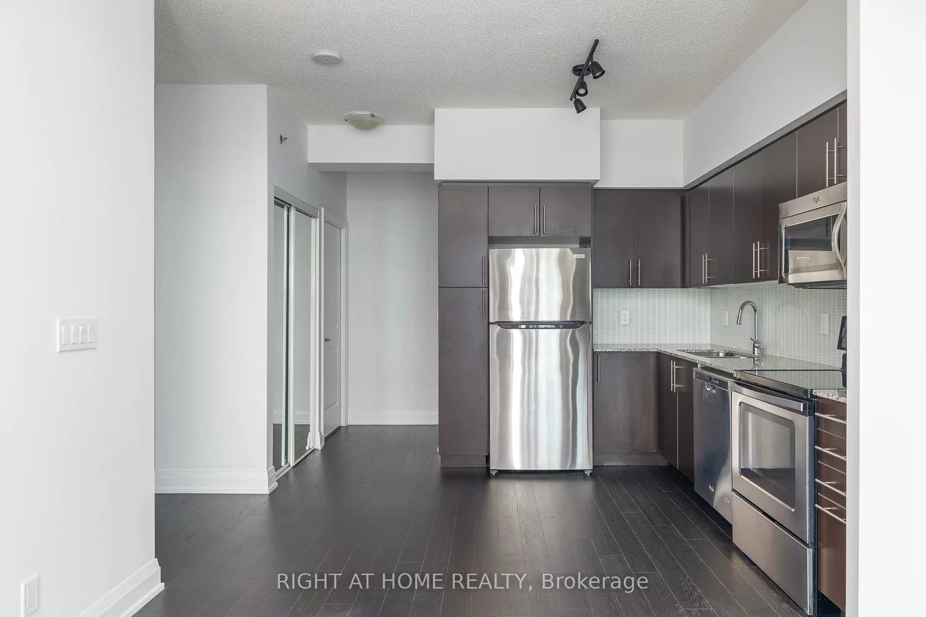 65, Speers, 1014 - QE Queen Elizabeth, Oakville