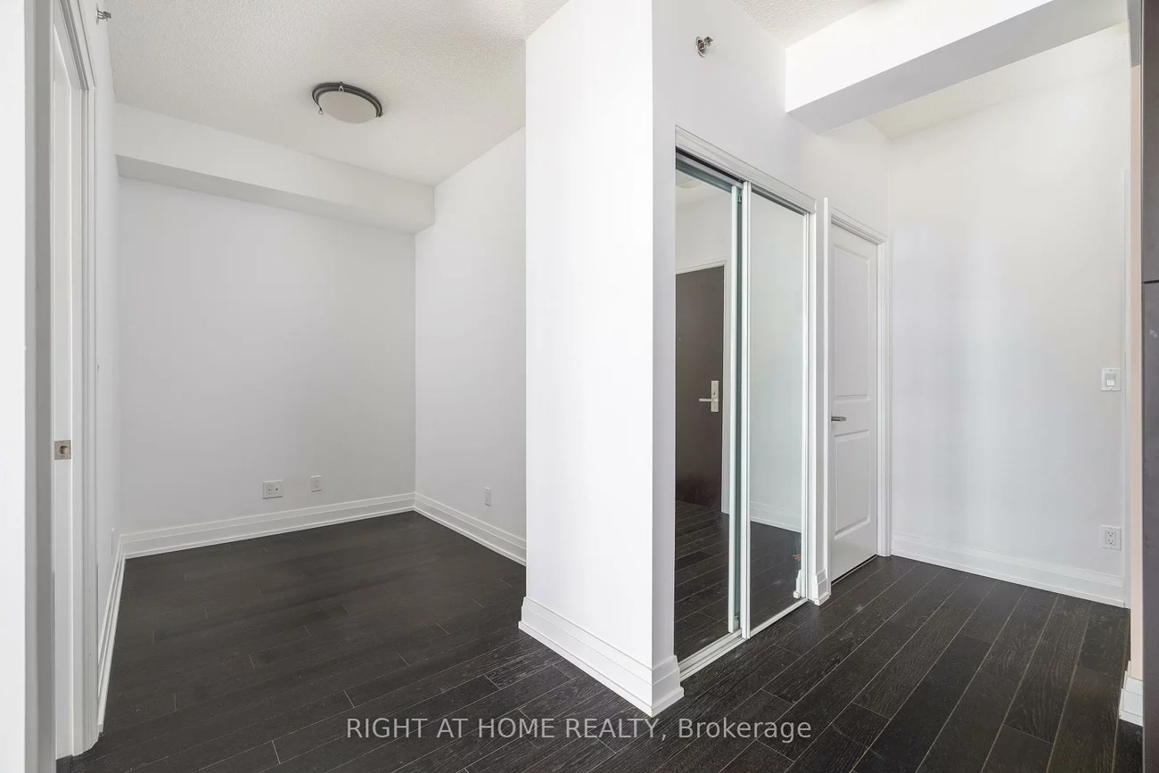 65, Speers, 1014 - QE Queen Elizabeth, Oakville
