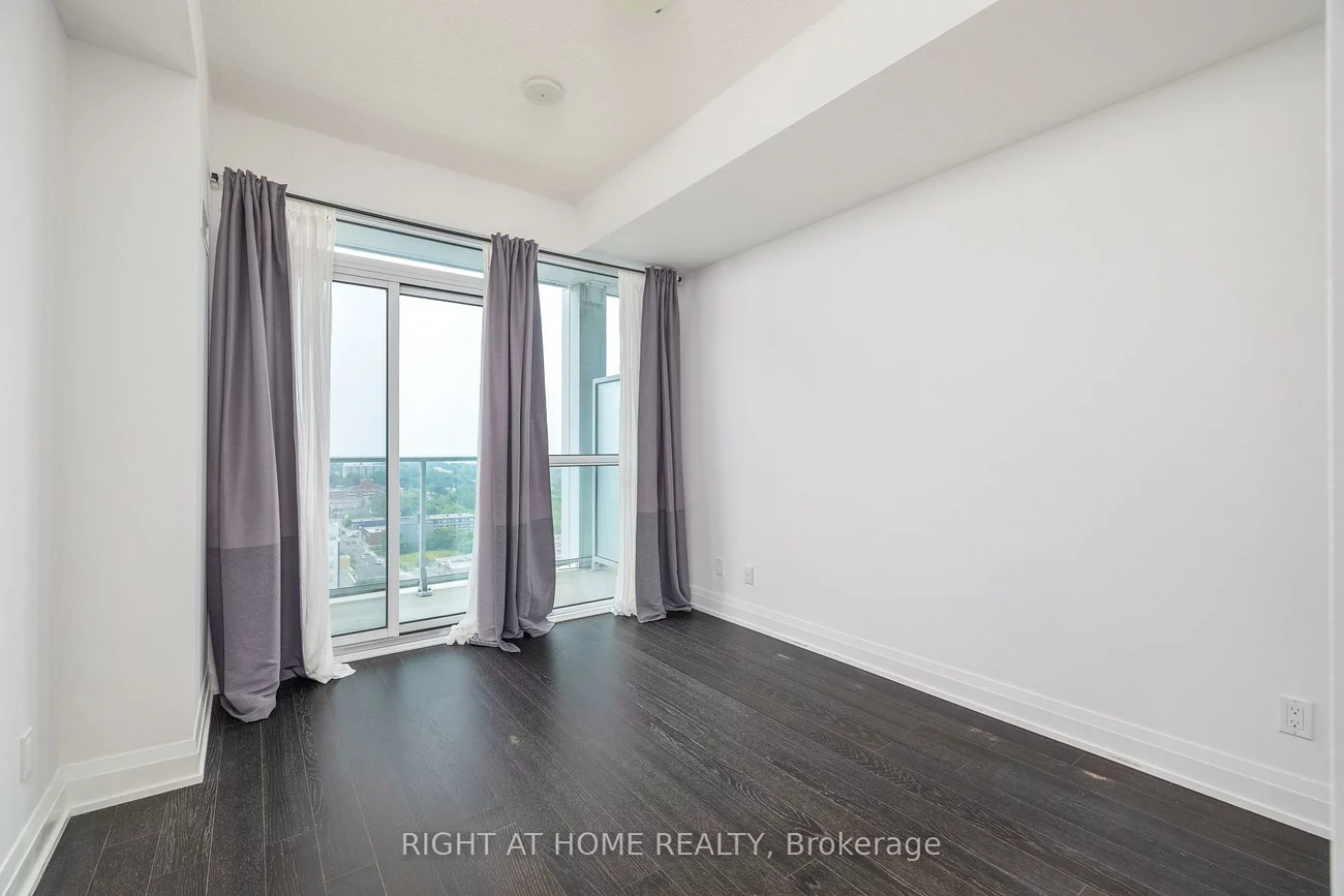 65, Speers, 1014 - QE Queen Elizabeth, Oakville
