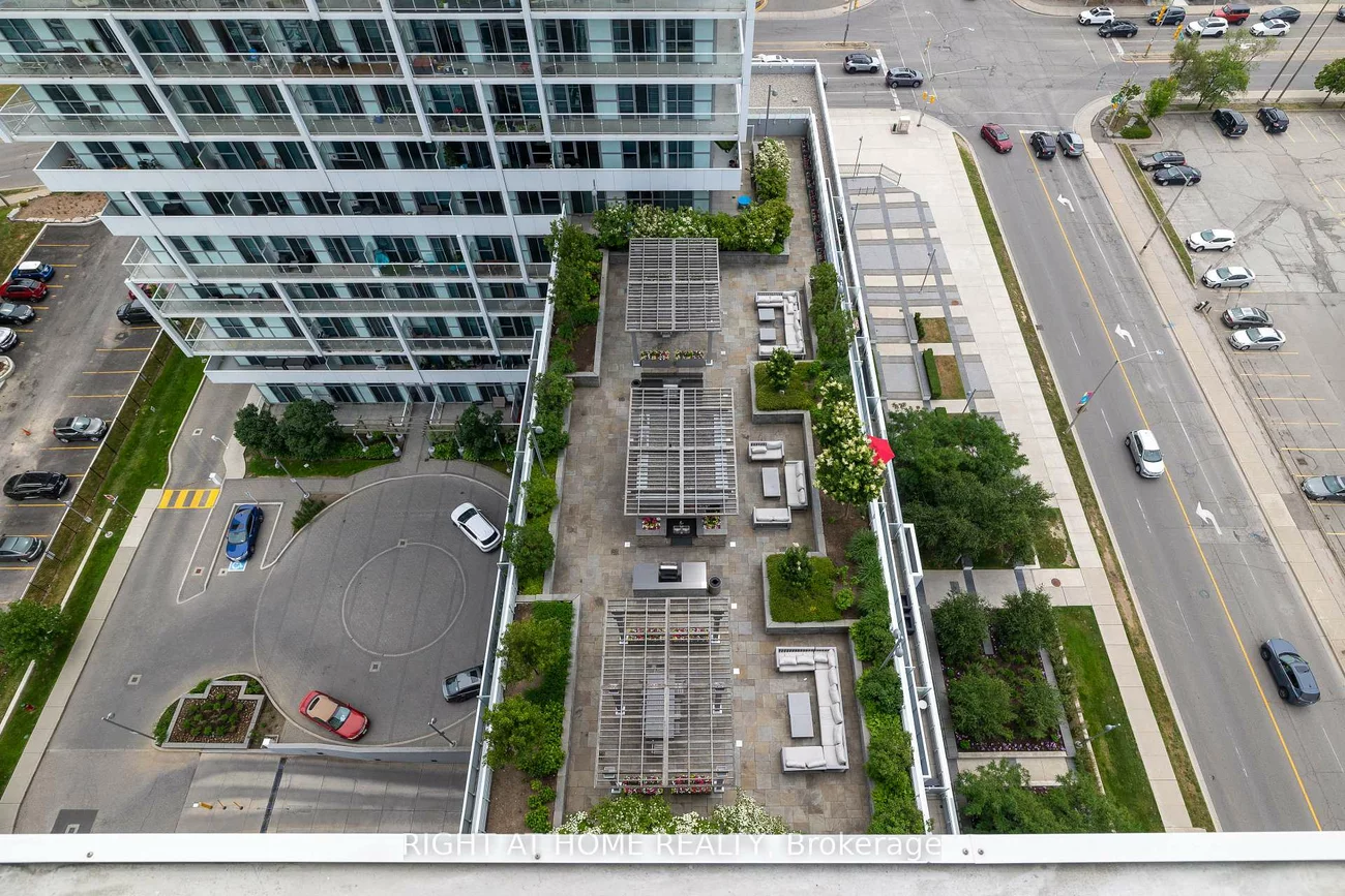 65, Speers, 1014 - QE Queen Elizabeth, Oakville