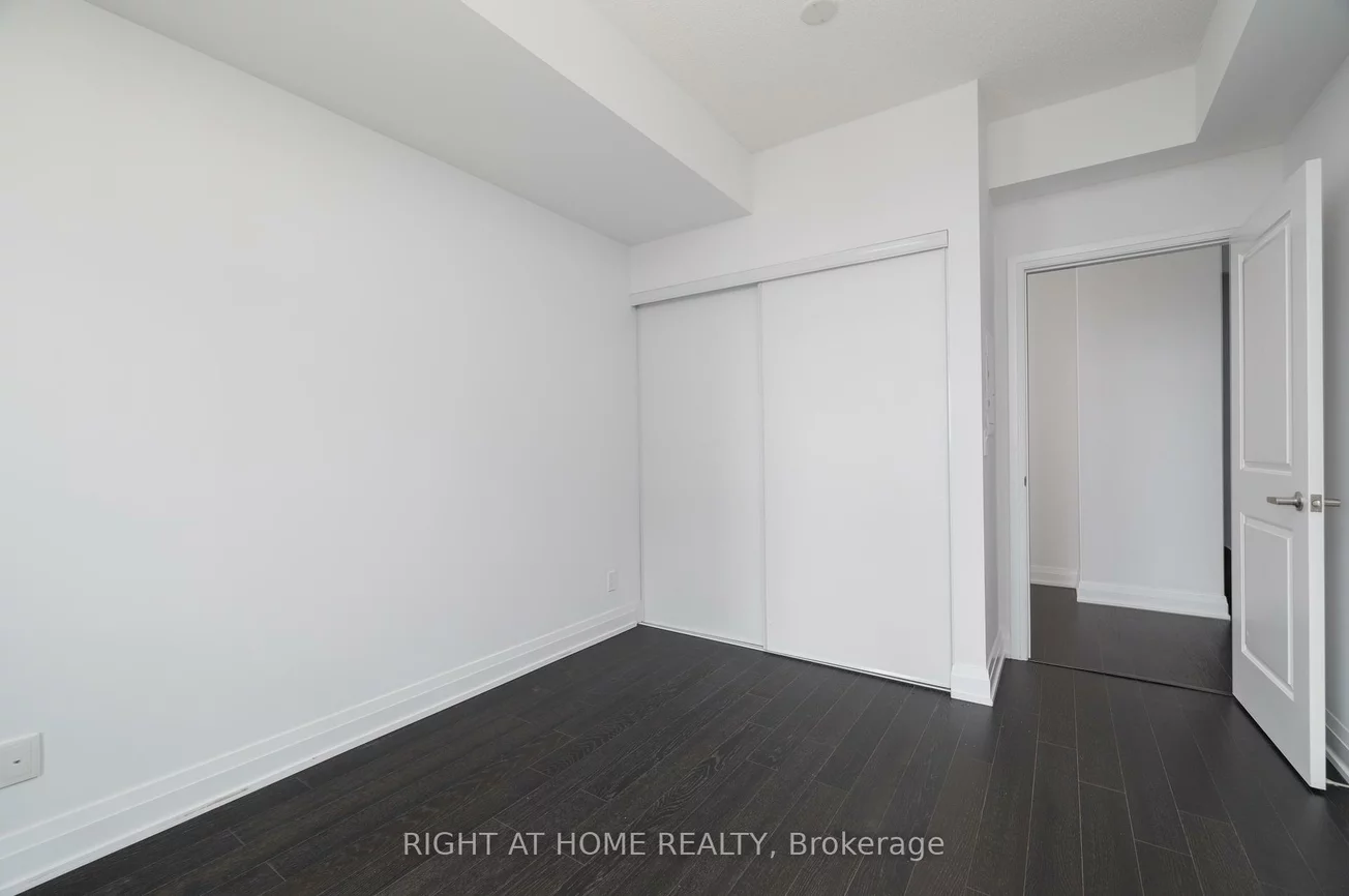 65, Speers, 1014 - QE Queen Elizabeth, Oakville