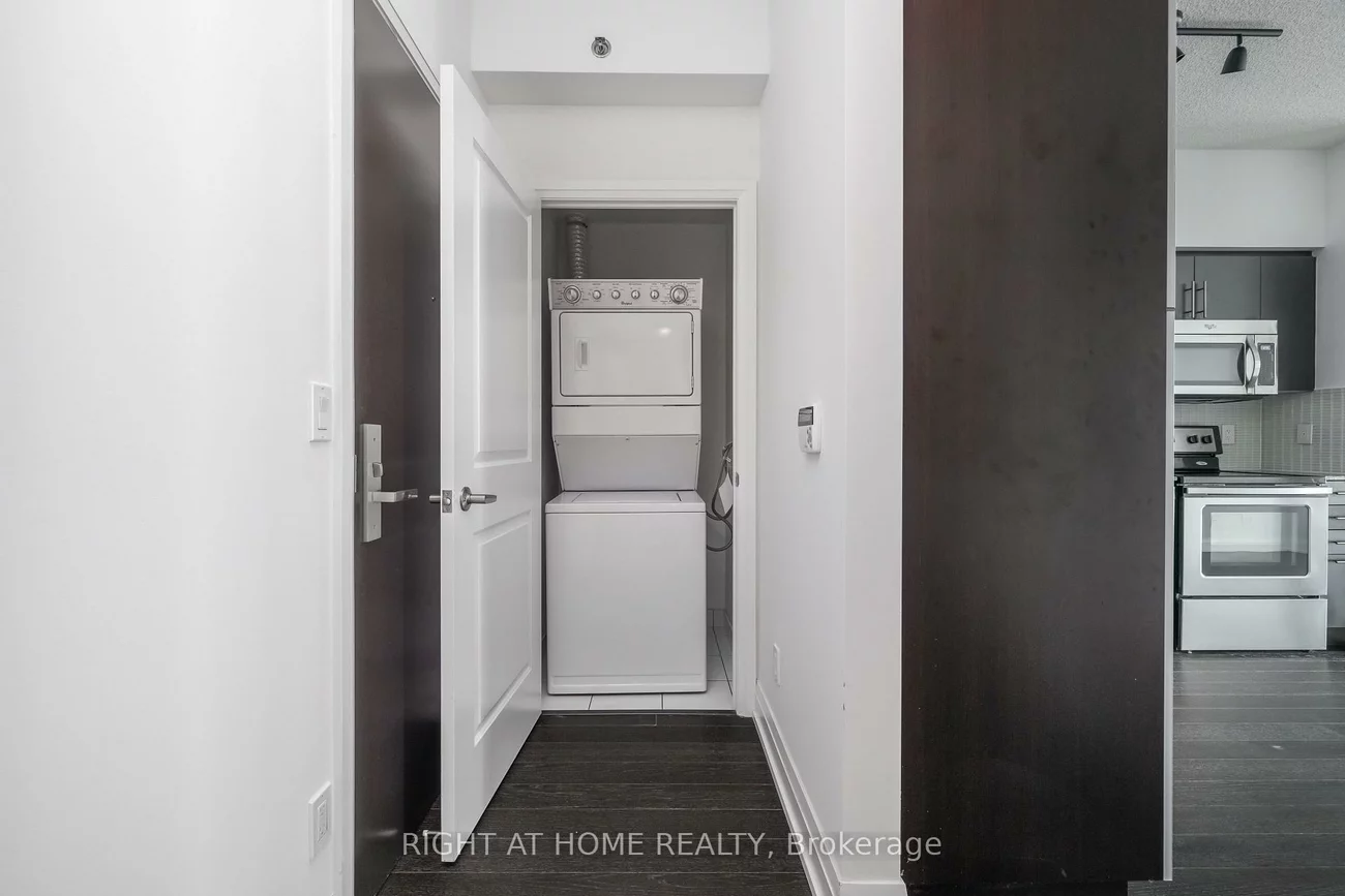 65, Speers, 1014 - QE Queen Elizabeth, Oakville