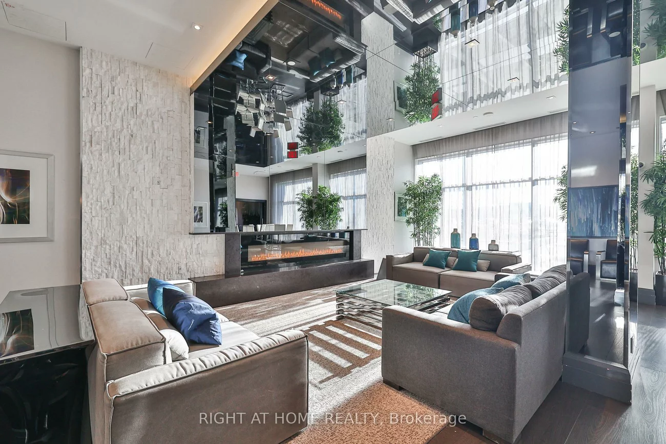 65, Speers, 1014 - QE Queen Elizabeth, Oakville